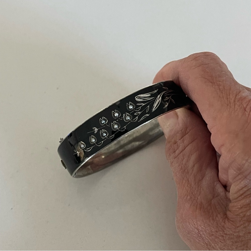 Antique Victorian Black Enameled lily of the valley seed pearl bangle - Picture 7 of 10